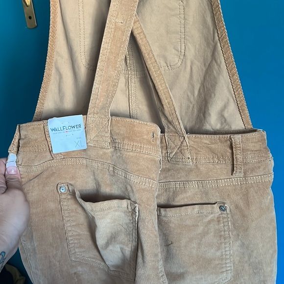 Tan corduroy overalls - Picture 3 of 4